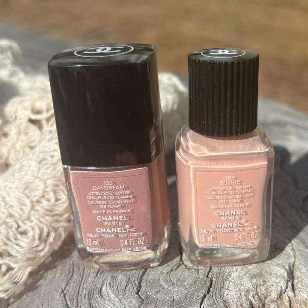 Chanel 2 Bottles Le Vernis Nail Polish Set in Daydream 735 & Egerie 769 - Picture 3 of 3